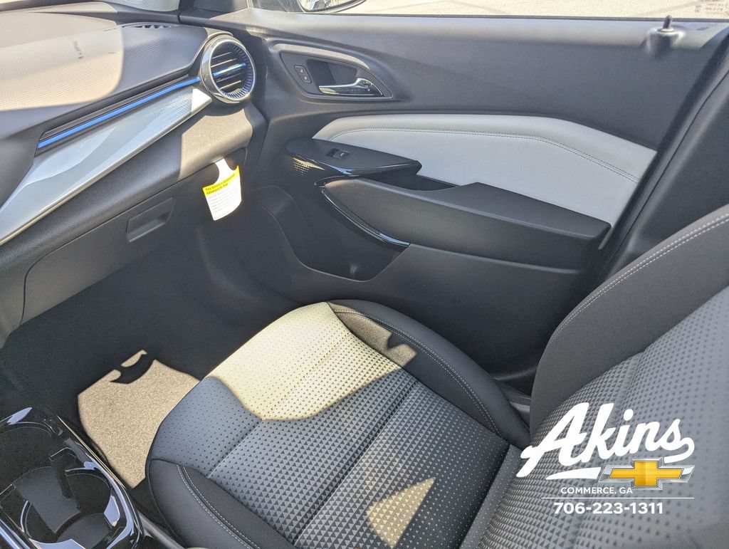 New 2026 Chevrolet Trax LT w/ LT Convenience Package FWD image 16