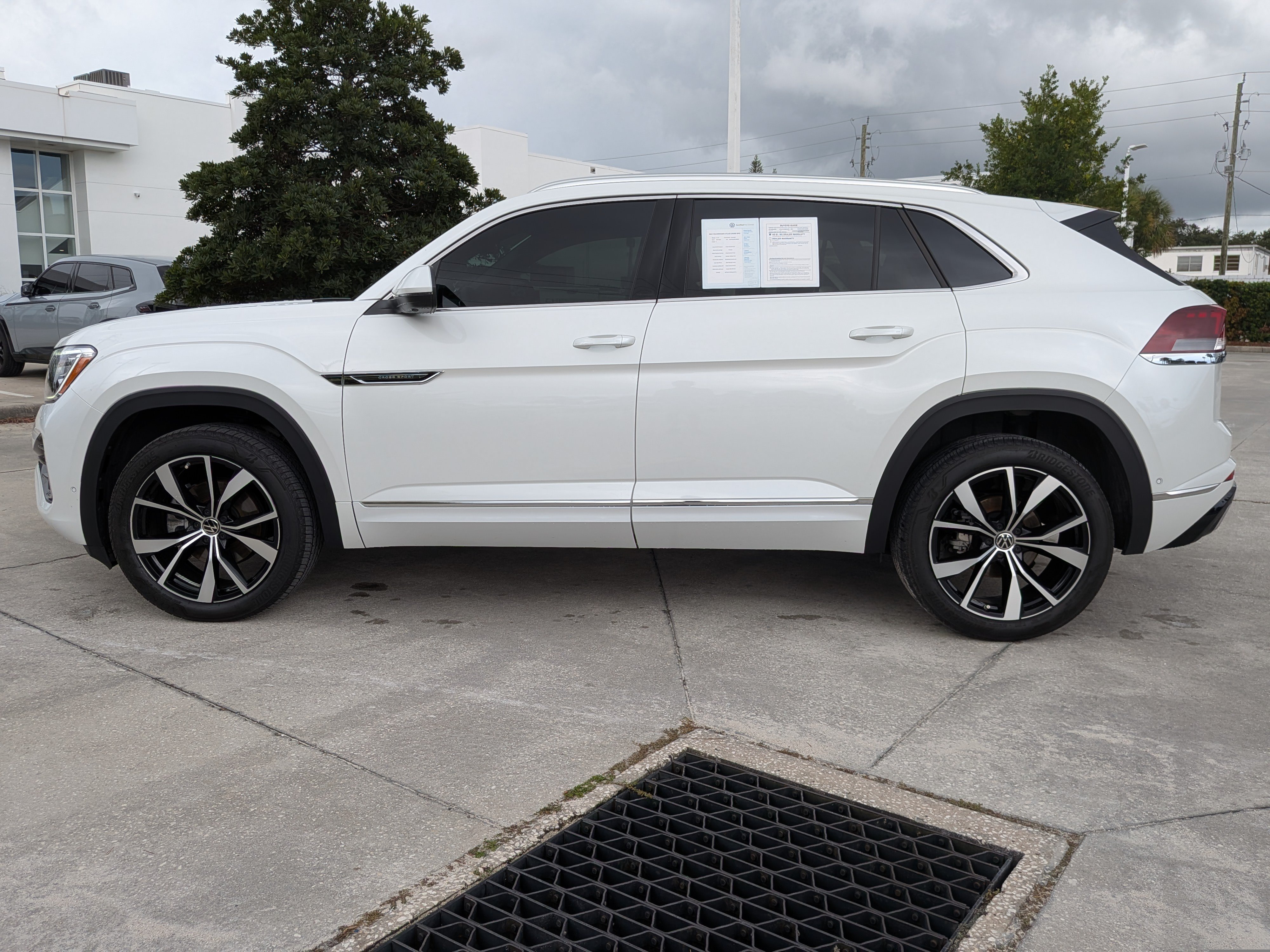 Certified 2024 Volkswagen Atlas Cross Sport SEL Premium R-Line AWD/4WD image 6