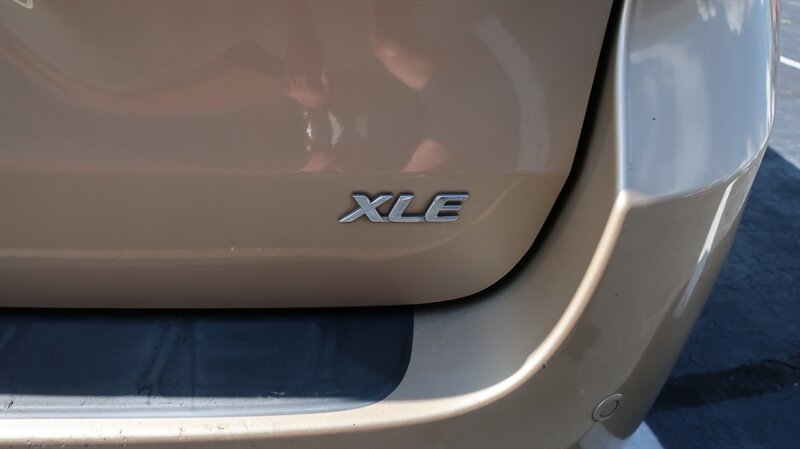 Used 2011 Toyota Sienna XLE w/ Premium Pkg FWD image 9