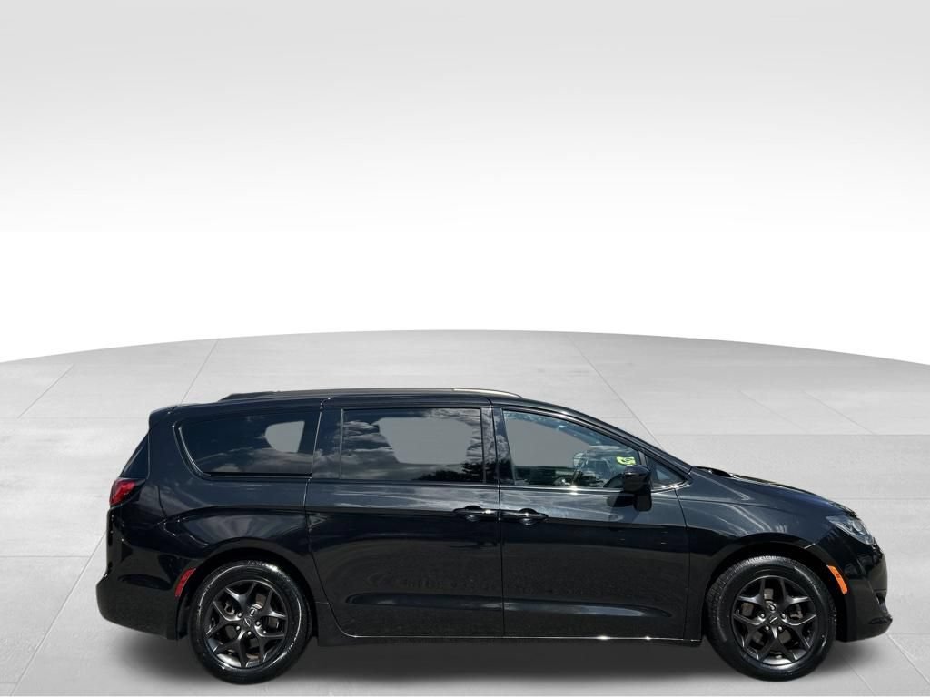 Used 2018 Chrysler Pacifica Touring-L Plus w/ S Appearance Package FWD image 7