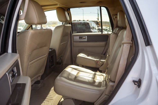Used 2013 Ford Expedition XLT image 19