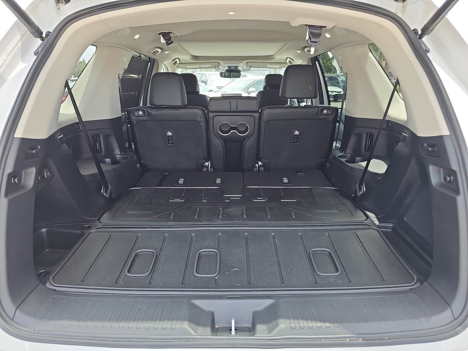 Used 2025 Honda Pilot Touring image 9