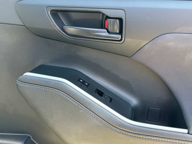 Used 2024 Toyota Highlander LE image 21