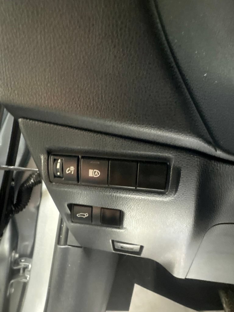 Used 2024 Toyota Corolla Cross XLE w/ Convenience Package AWD/4WD image 27