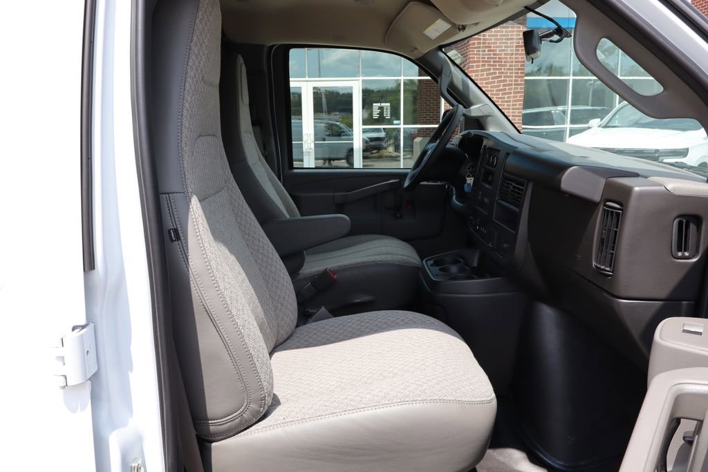 New 2025 Chevrolet Express 2500 w/ Driver Convenience Package image 39