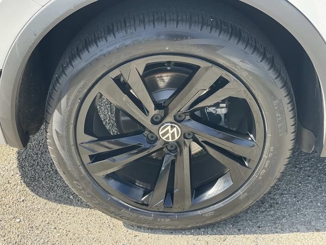 Used 2023 Volkswagen Tiguan SE R-Line FWD image 30