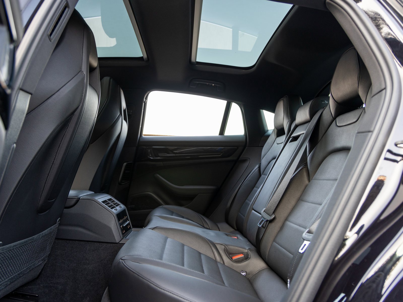 Used 2024 Porsche Panamera 4 image 38