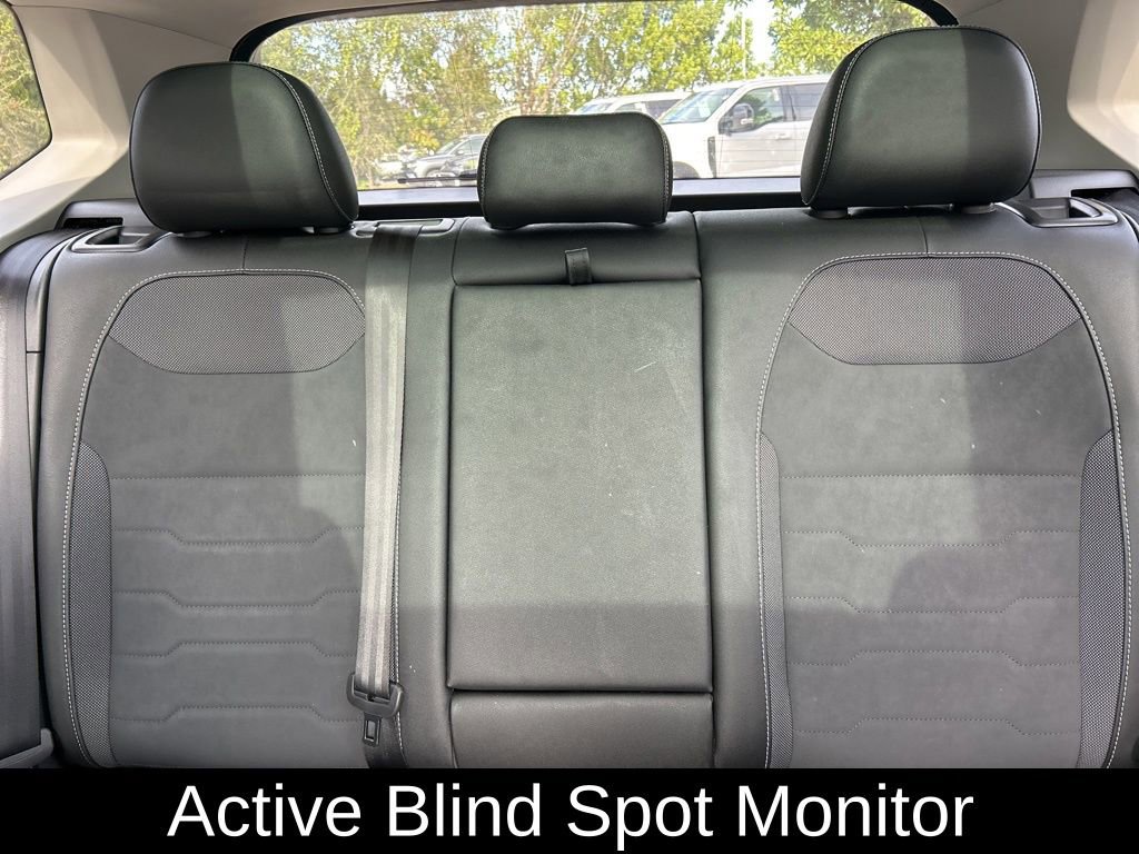 Certified 2025 Volkswagen Taos SE image 14