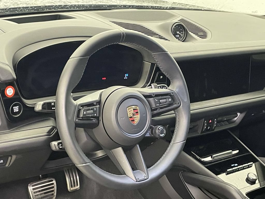 Certified 2025 Porsche Cayenne GTS AWD/4WD image 4