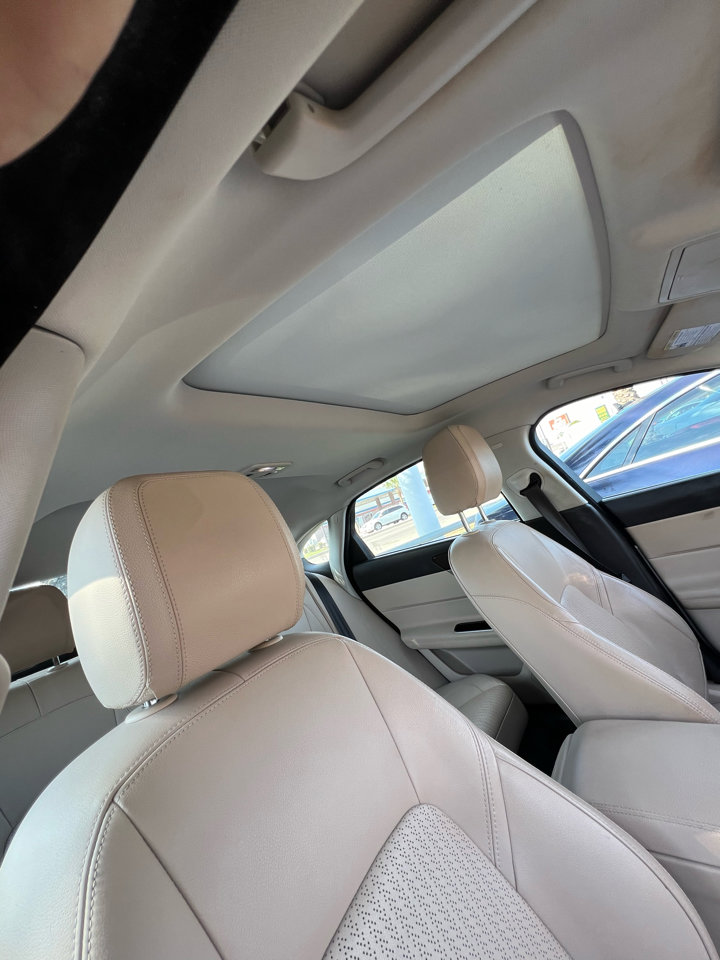 Used 2017 Jaguar XF Prestige image 10