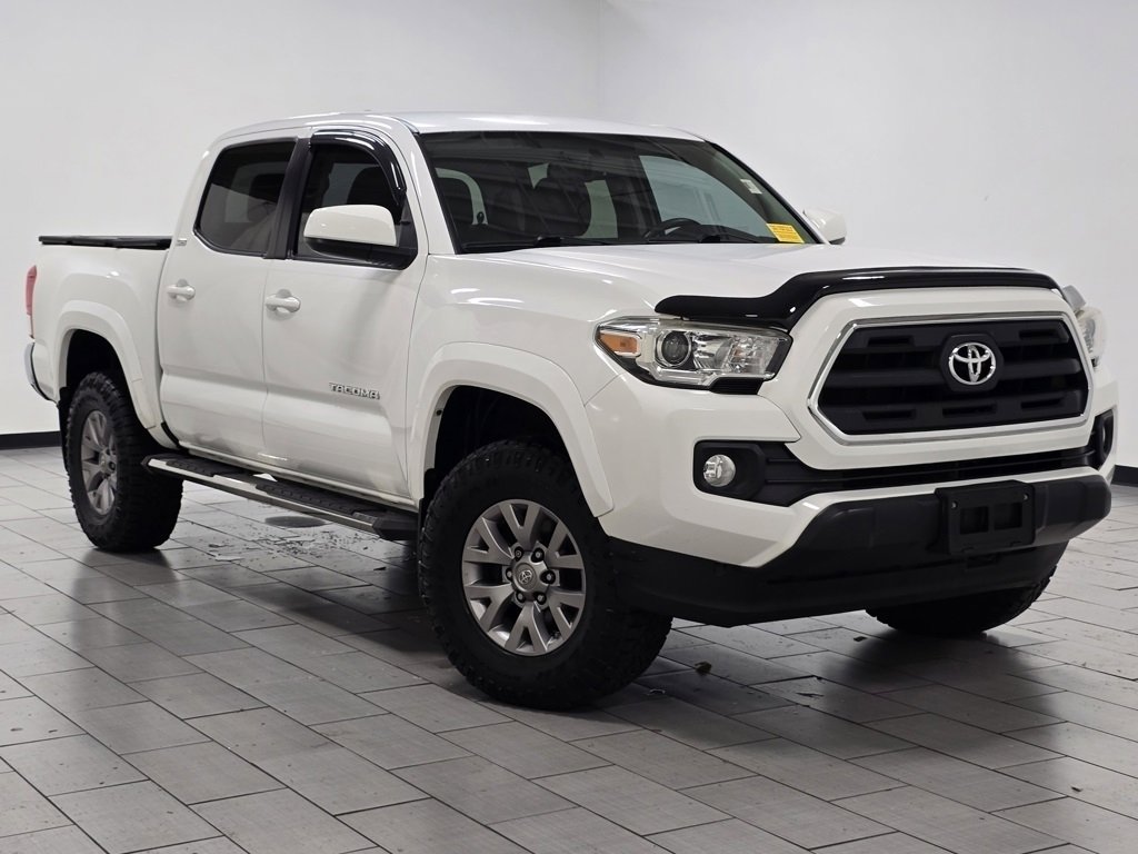 Used 2017 Toyota Tacoma SR5 image 2