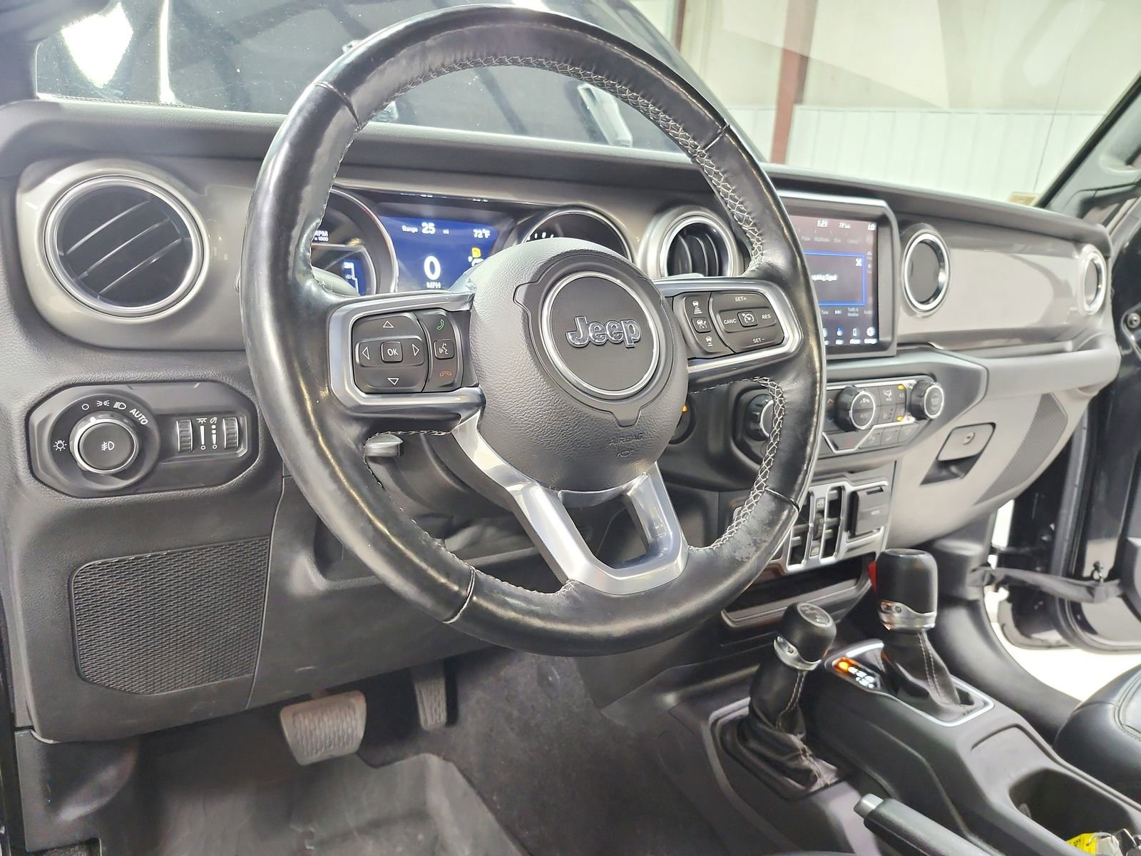 Used 2021 Jeep Wrangler Unlimited Sahara AWD/4WD image 18