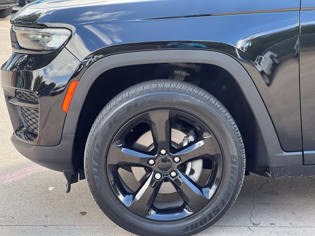 Used 2023 Jeep Grand Cherokee Altitude AWD/4WD image 25