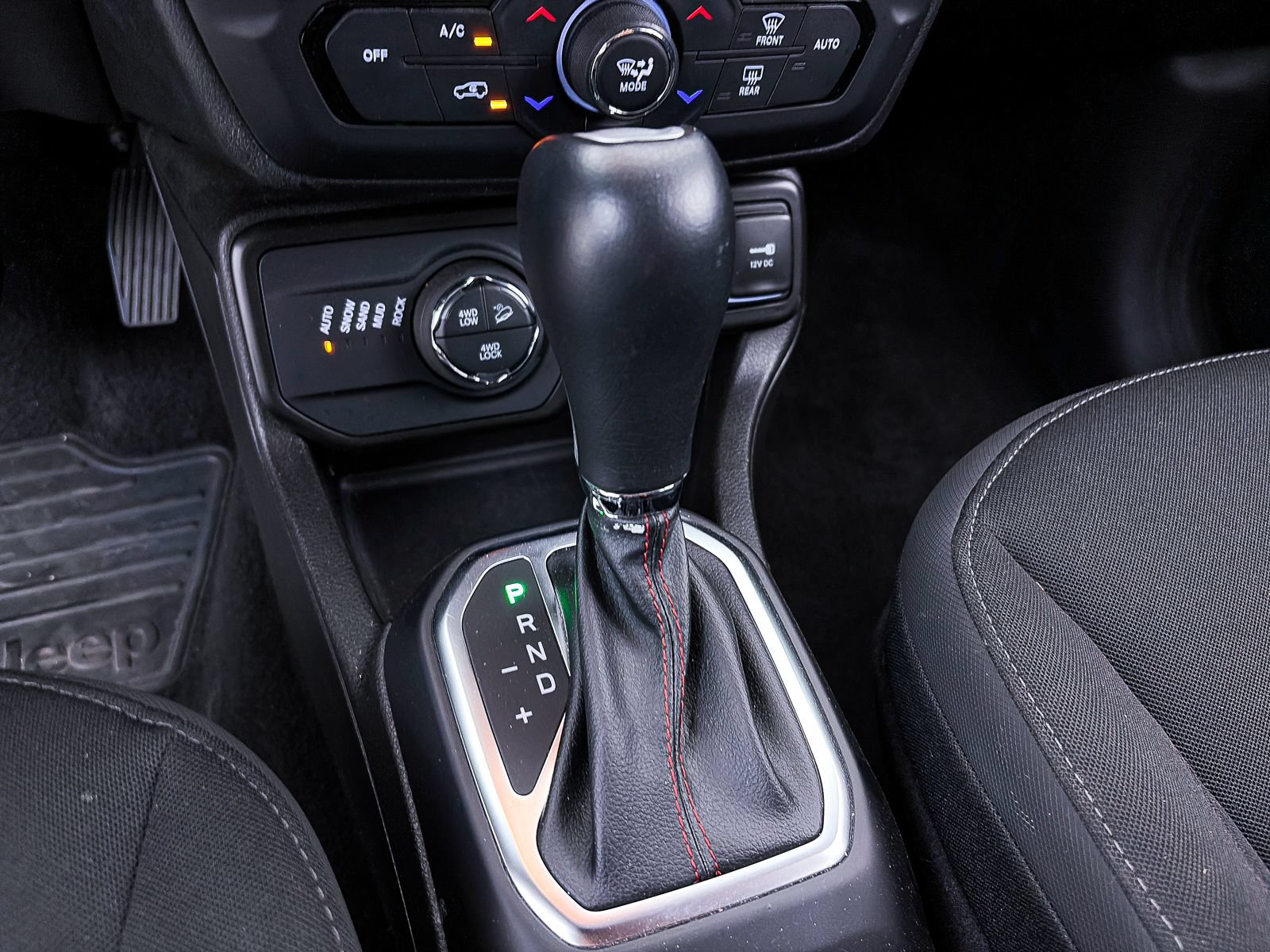 Used 2023 Jeep Renegade Trailhawk AWD/4WD image 23