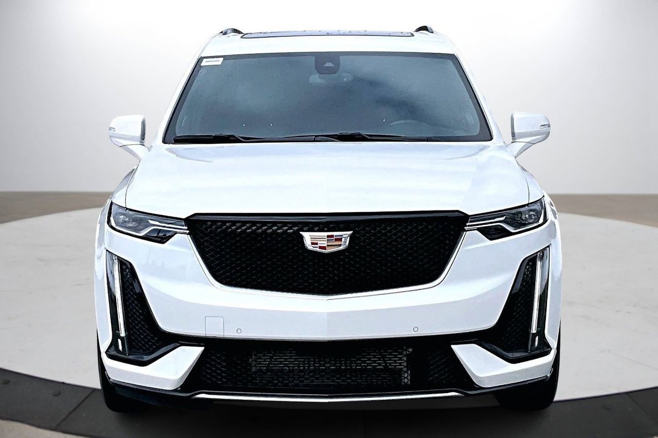 Used 2024 Cadillac XT6 Sport image 3