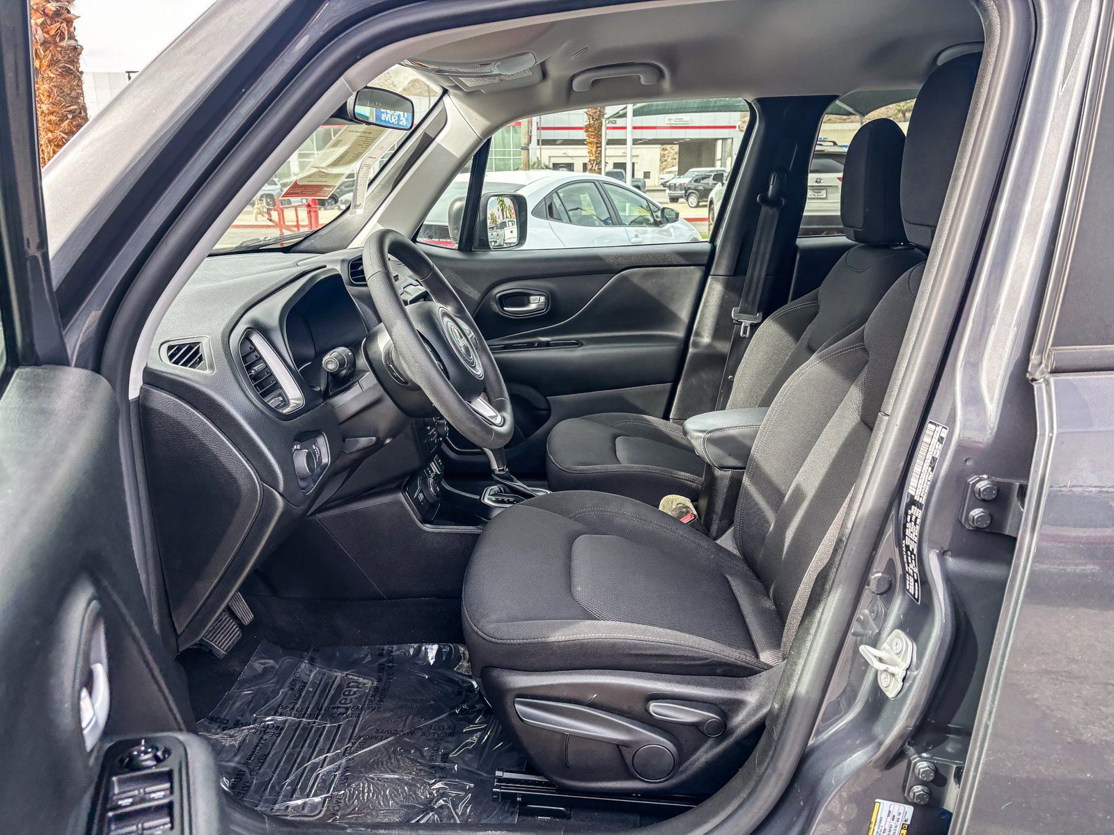 Used 2023 Jeep Renegade Latitude image 21