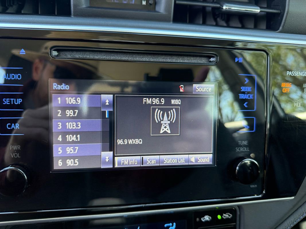 Used 2017 Toyota Corolla SE image 23