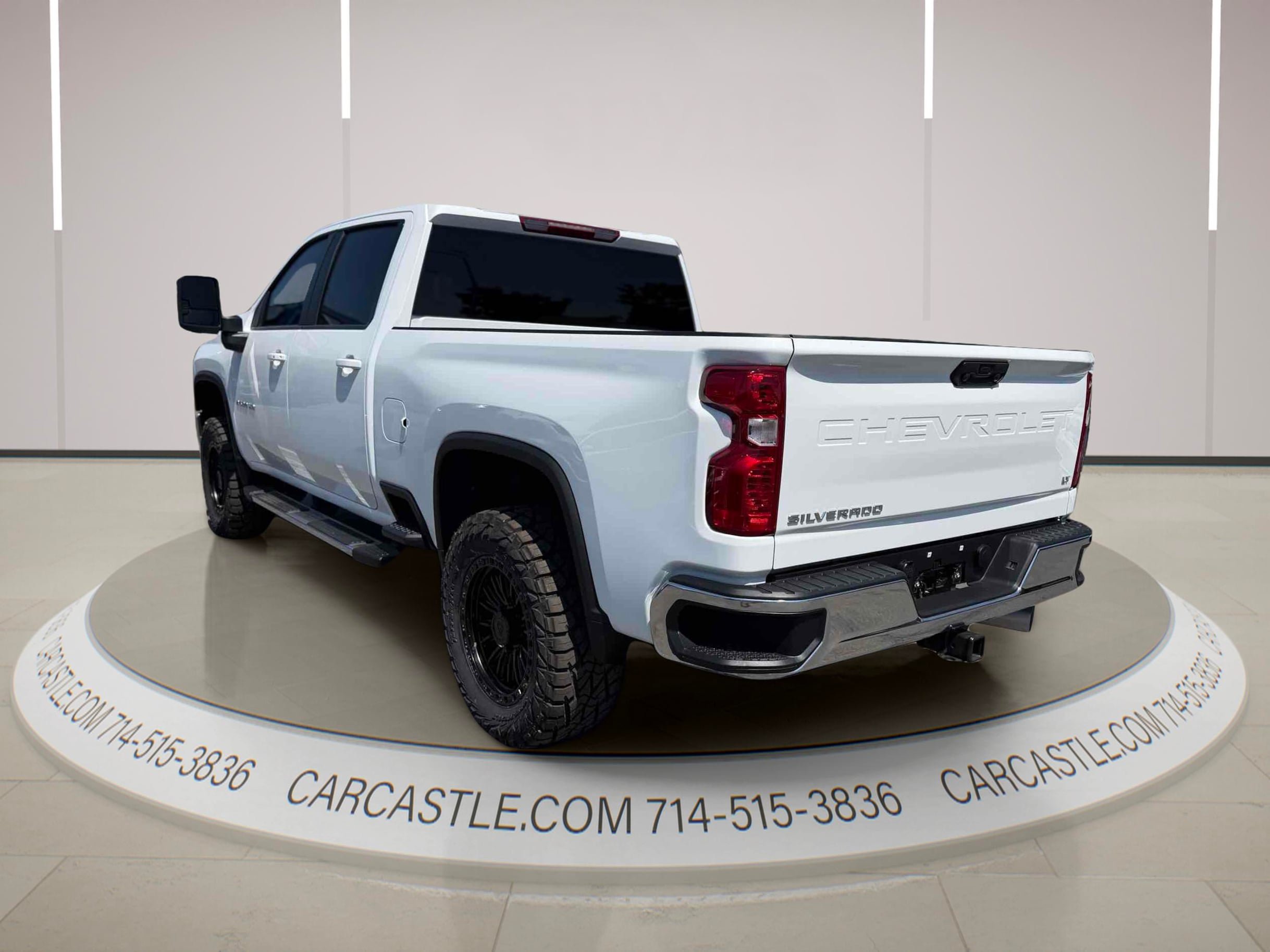 Used 2025 Chevrolet Silverado 2500 LT AWD/4WD image 3