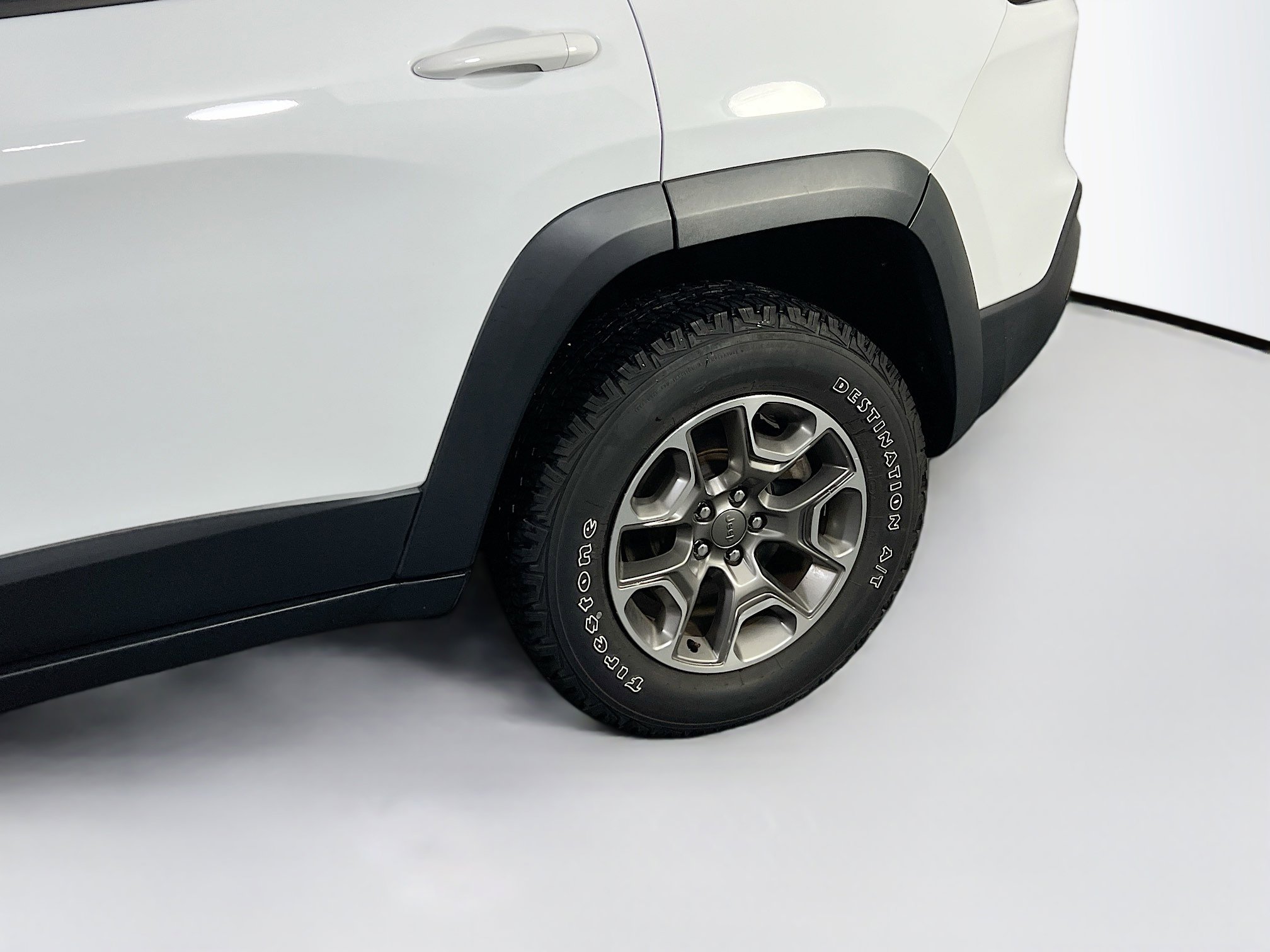 Used 2022 Jeep Cherokee Trailhawk w/ Comfort/Convenience Group AWD/4WD image 29