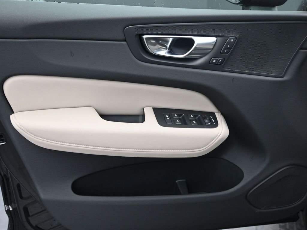 New 2026 Volvo XC60 T8 Core w/ Climate Package image 5