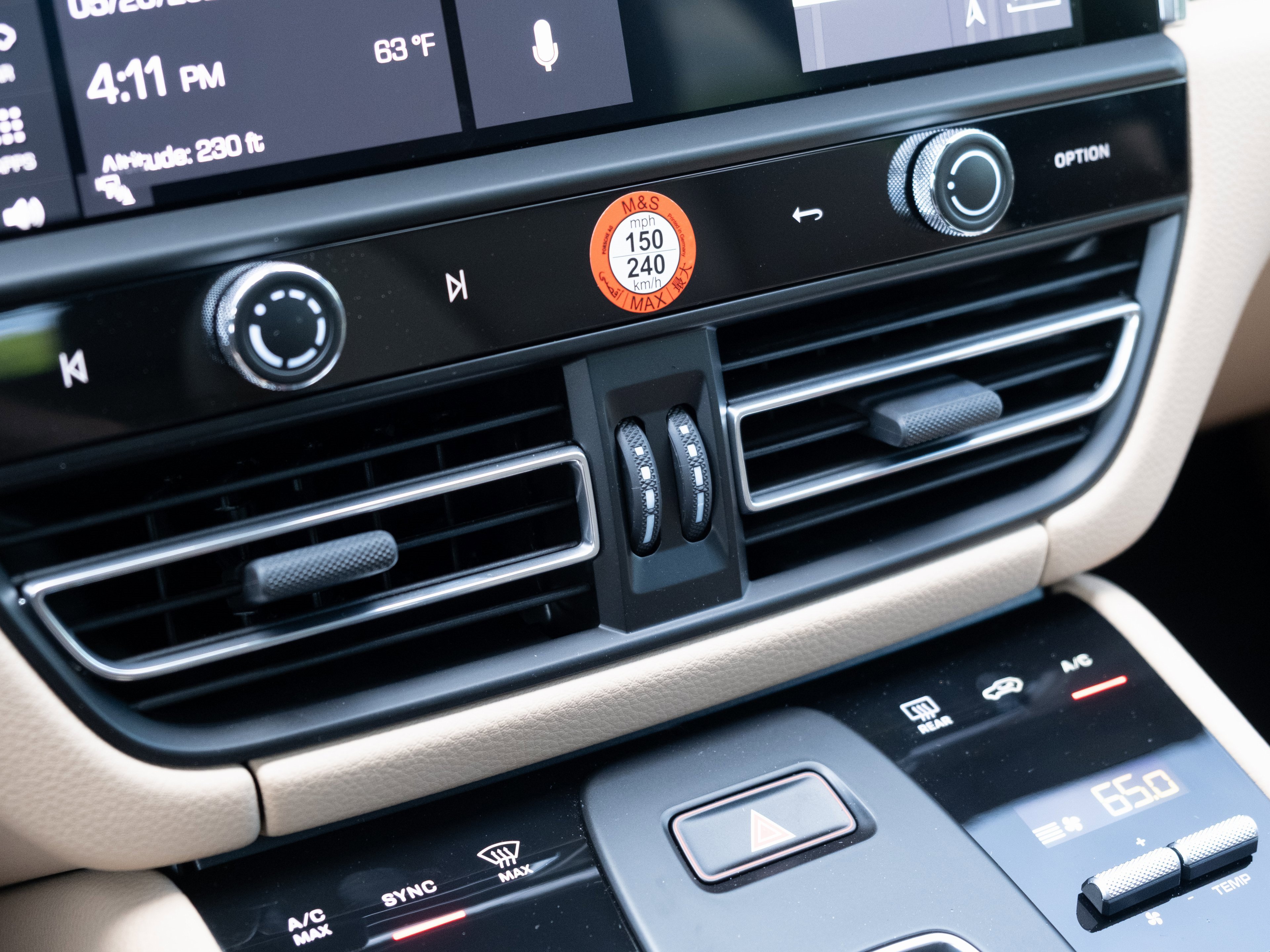 Certified 2025 Porsche Macan image 24