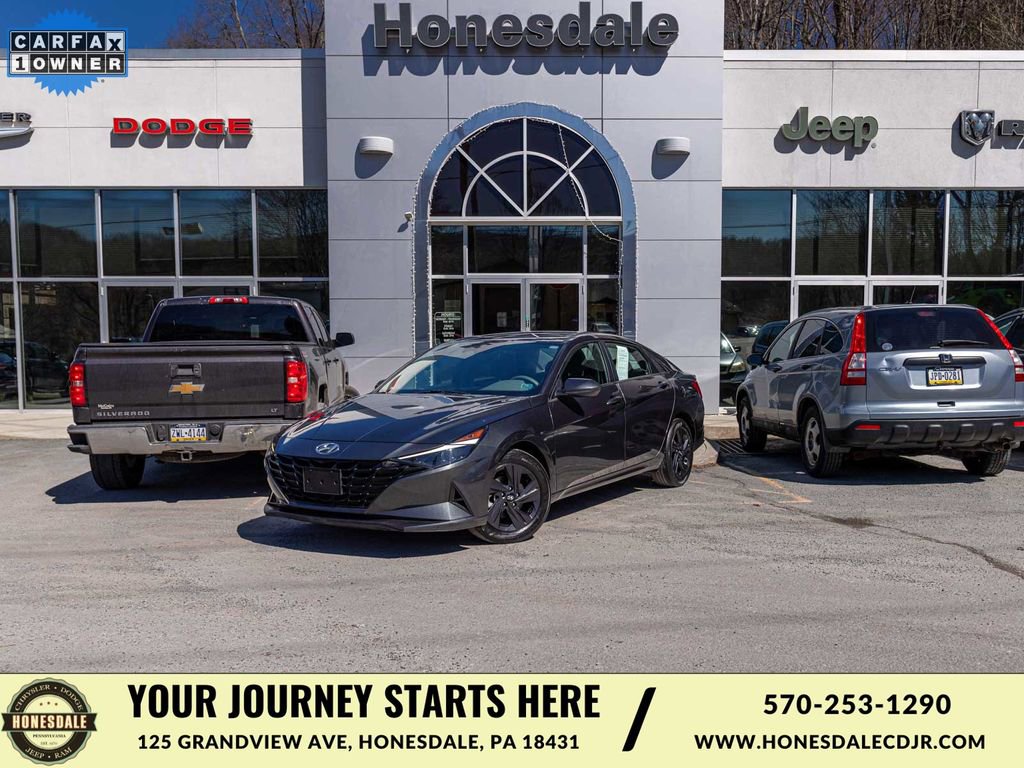 Used 2023 Hyundai Elantra SEL w/ Cargo Package image 1