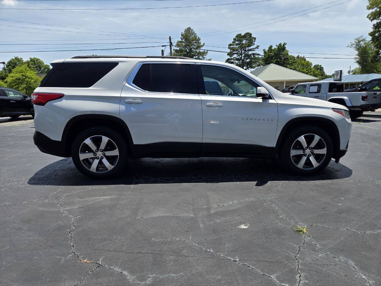 Used 2019 Chevrolet Traverse LT FWD image 8