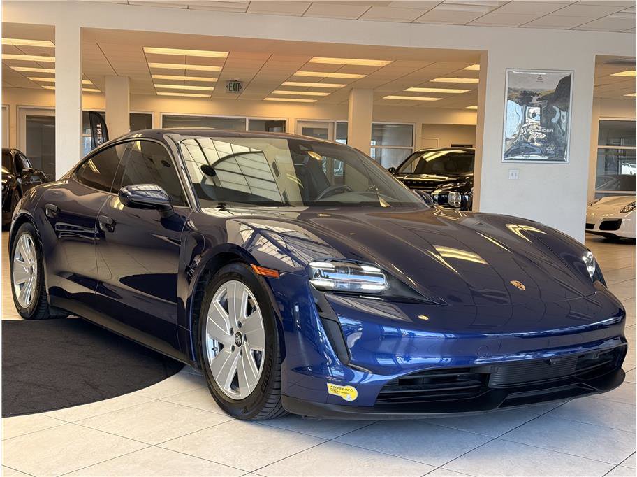 Used 2022 Porsche Taycan image 2