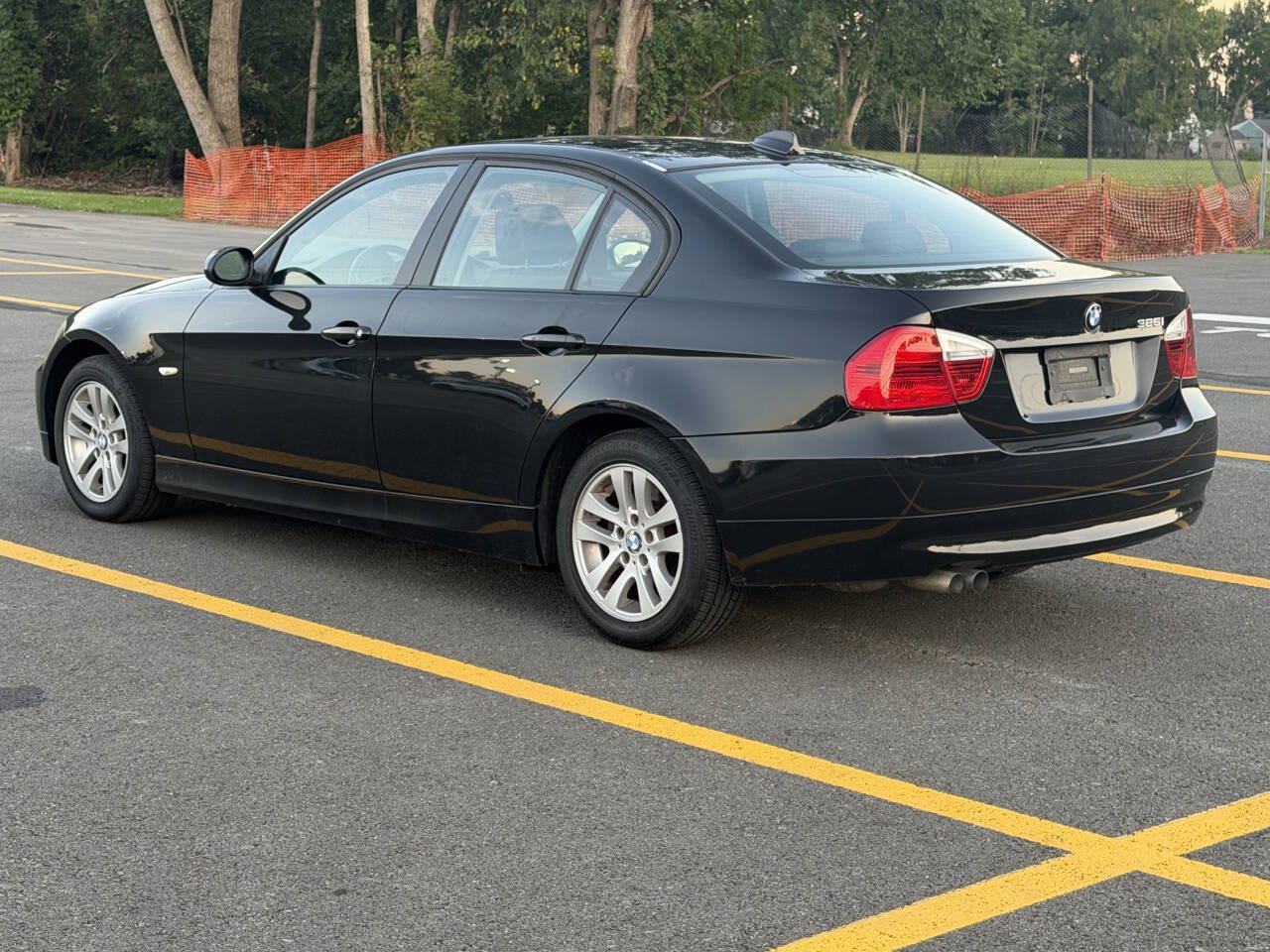 Used 2006 BMW 325i Sedan RWD image 6