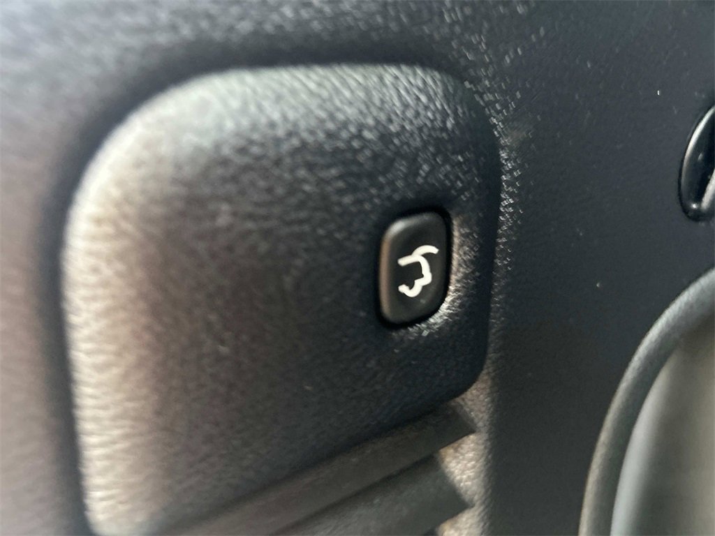 Used 2022 Jeep Grand Cherokee Laredo X image 6