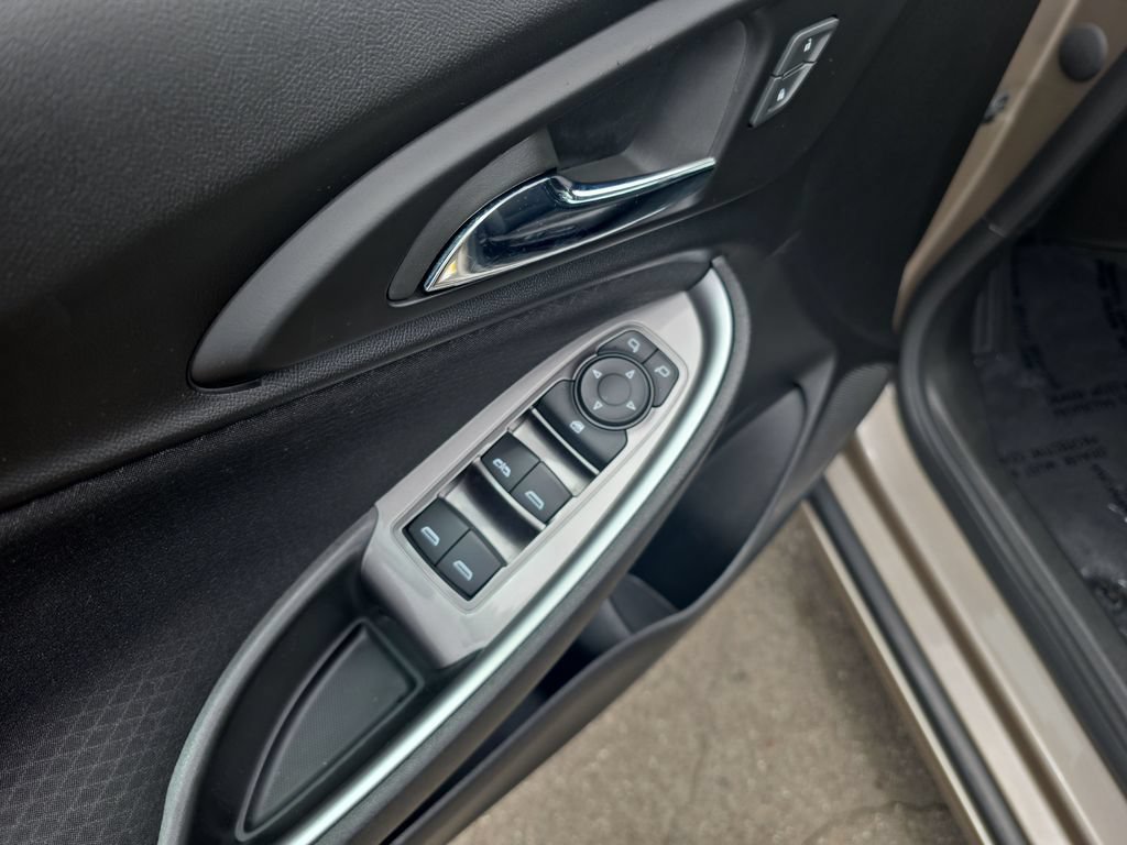 Used 2023 Chevrolet Malibu LT FWD image 11