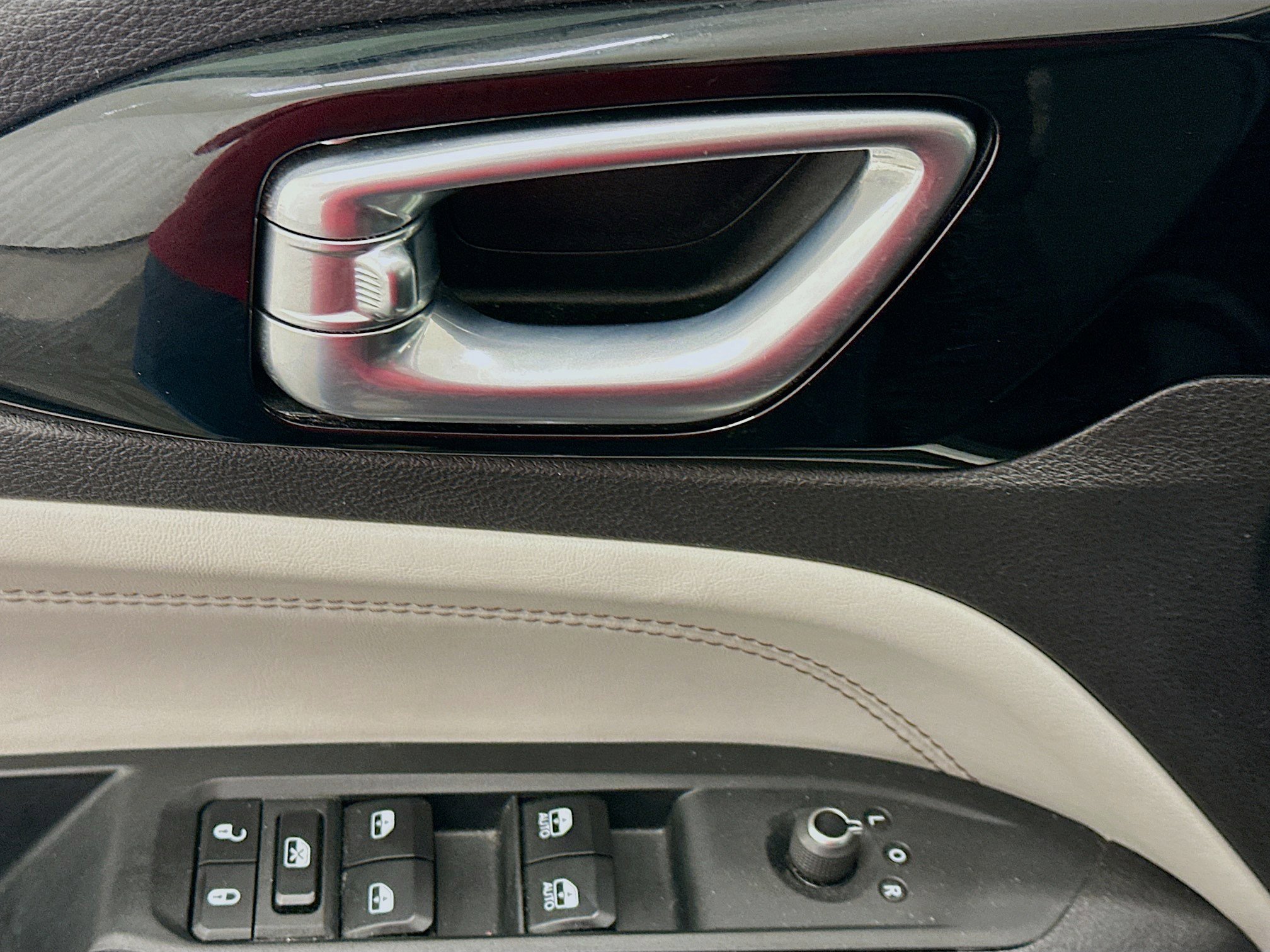 Used 2025 Jeep Compass Limited image 15