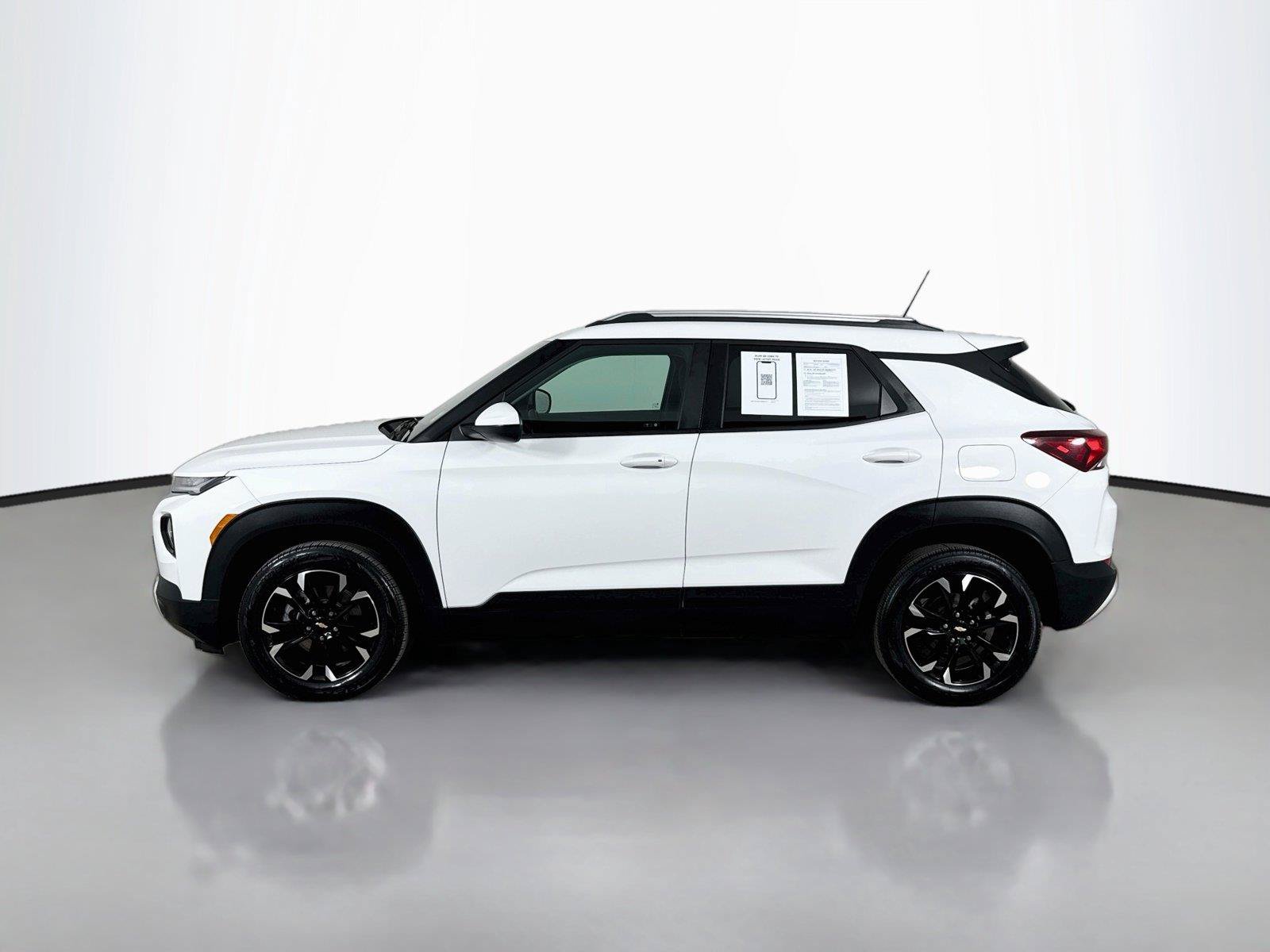 Used 2022 Chevrolet TrailBlazer LT w/ Convenience Package FWD image 9