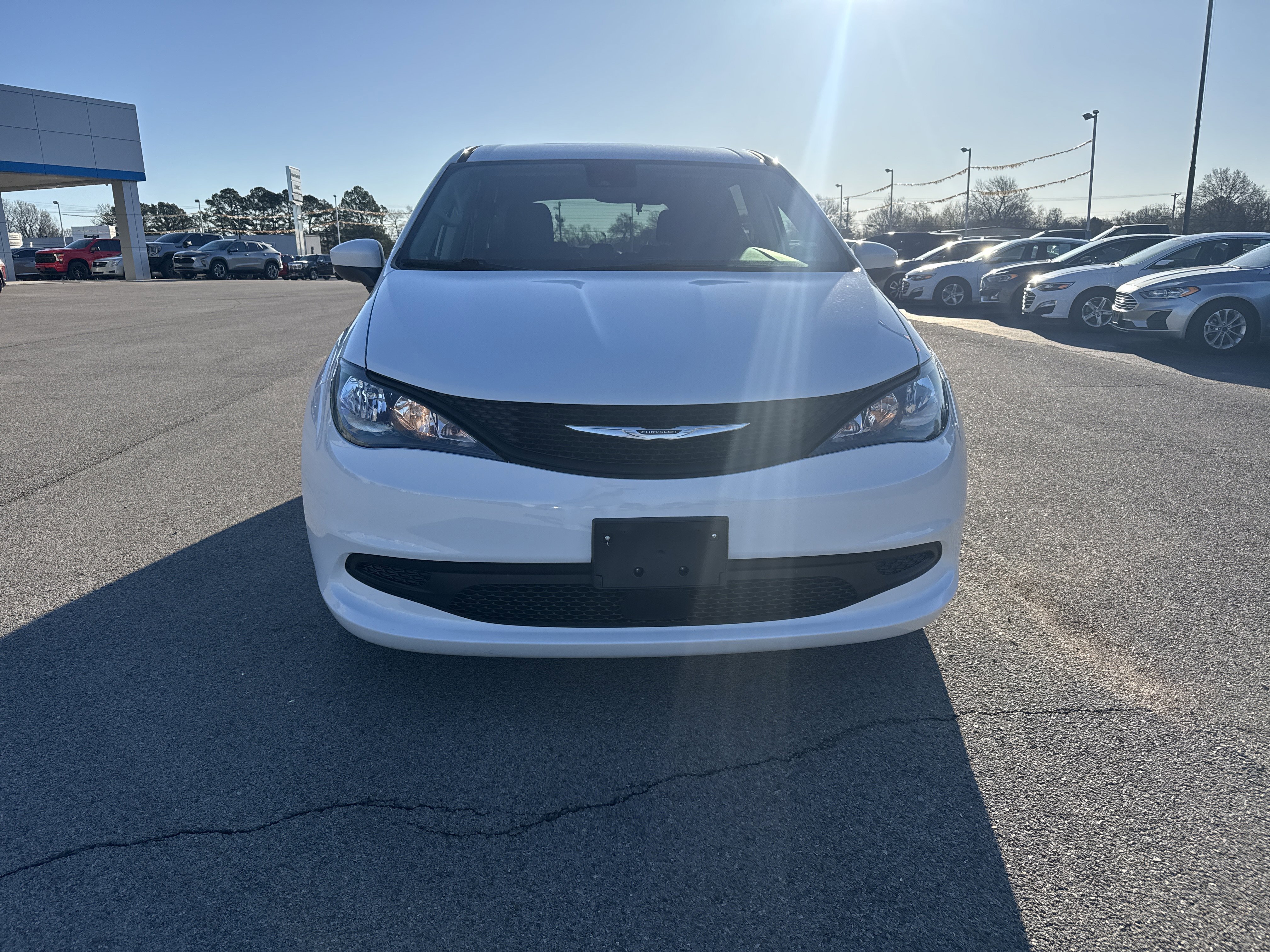 Used 2023 Chrysler Voyager LX image 8