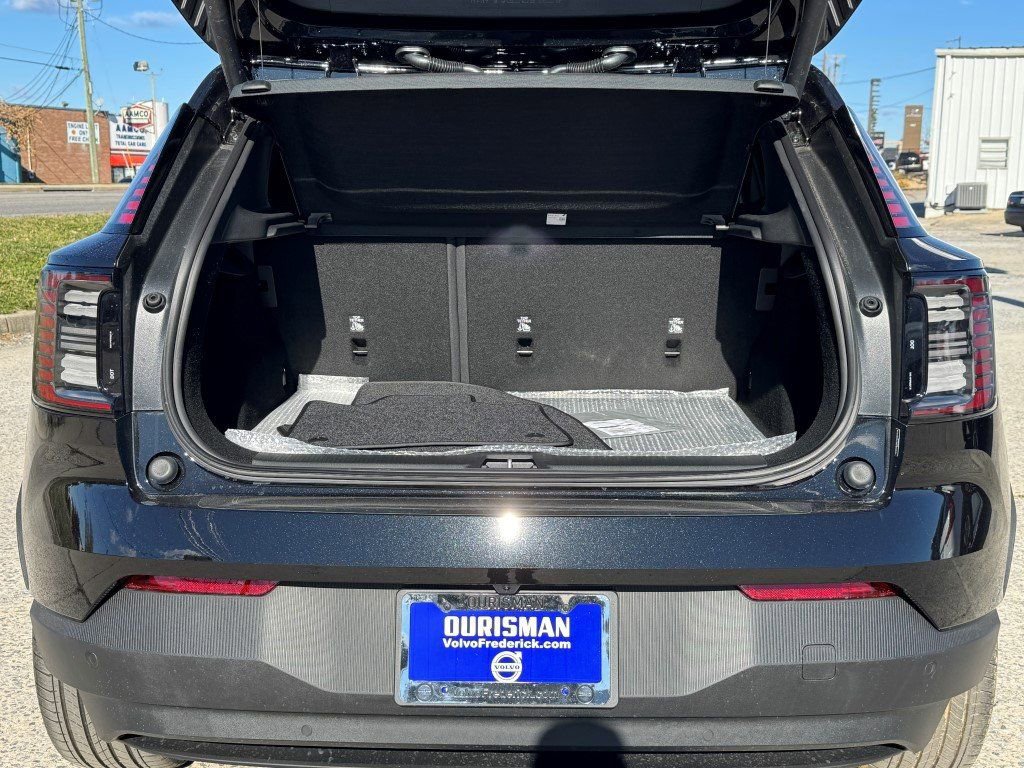 New 2026 Volvo EX30 Plus w/ Protection Package Premier image 16