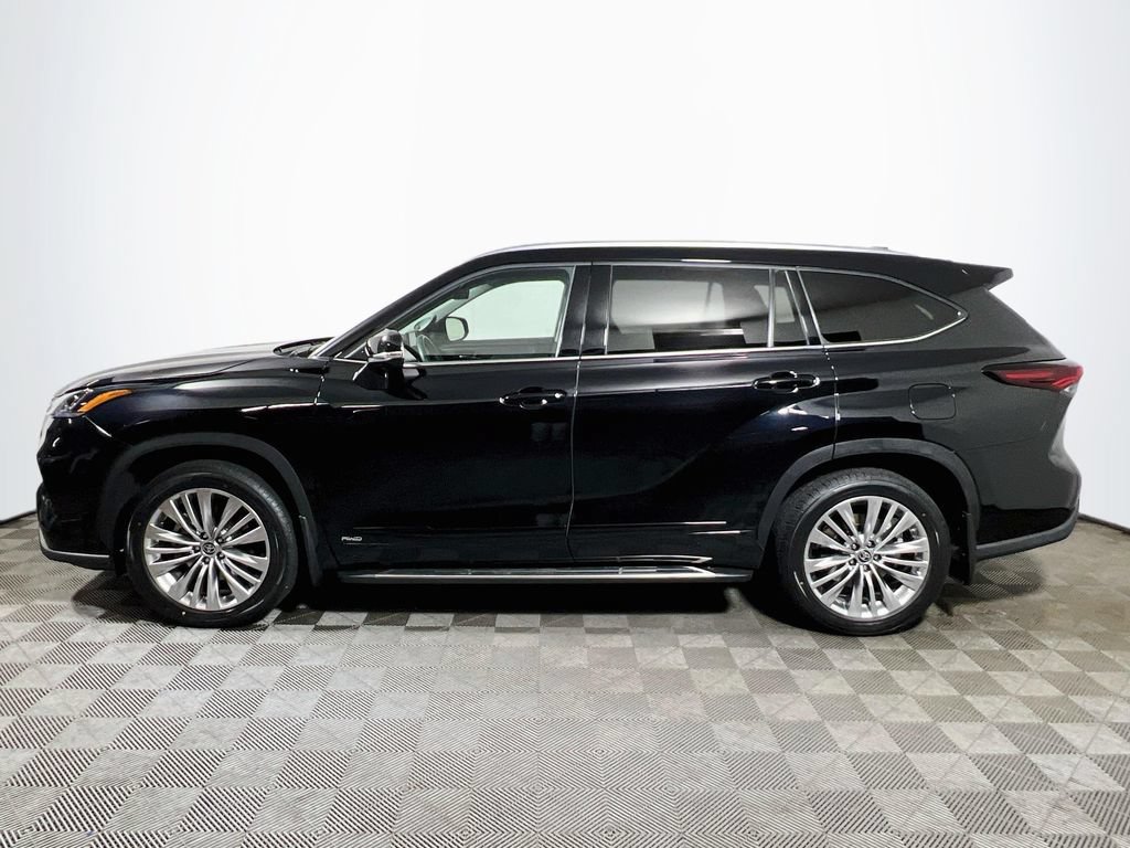 Certified 2024 Toyota Highlander Platinum AWD/4WD image 4