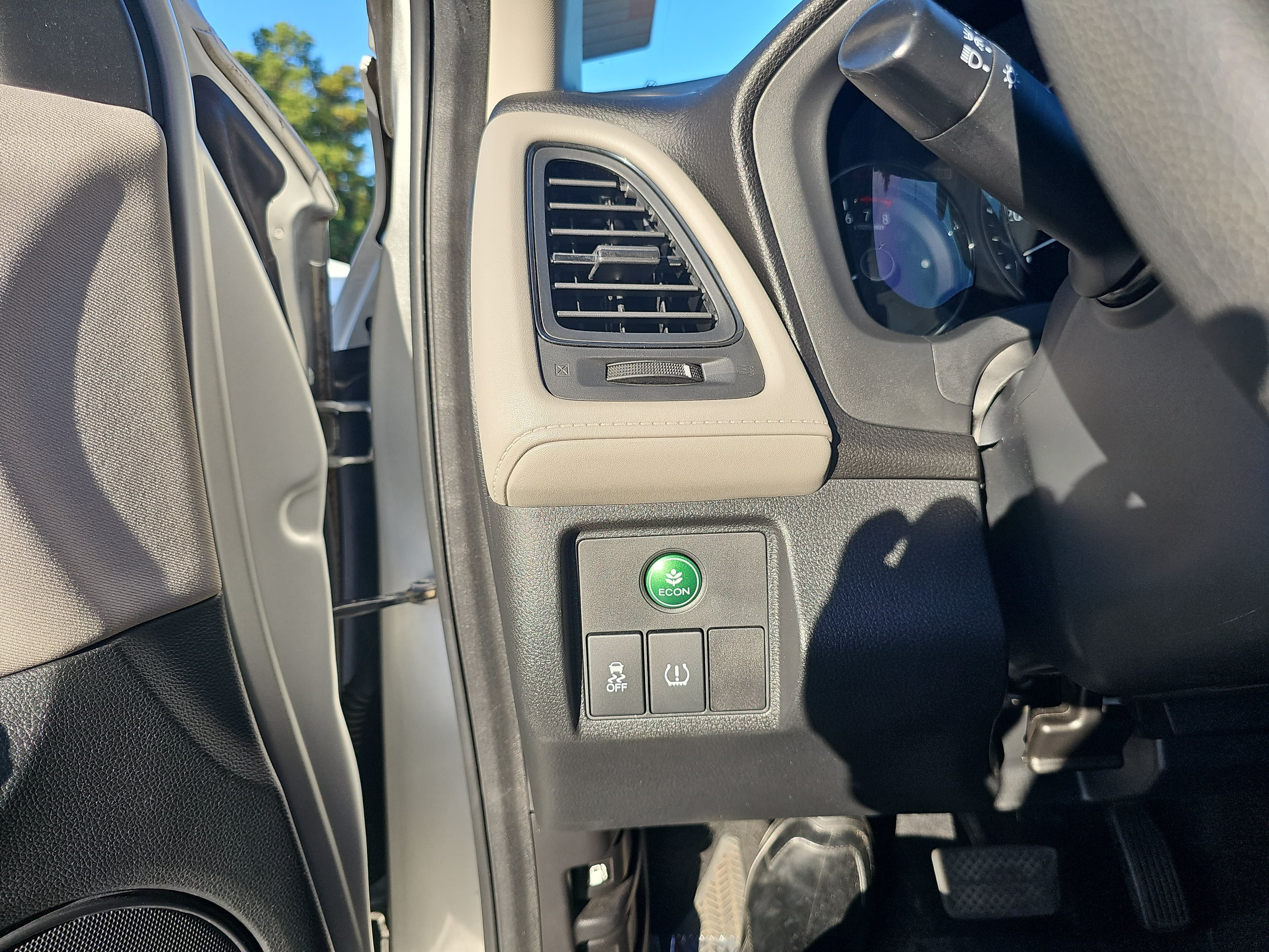 Used 2016 Honda HR-V LX image 25