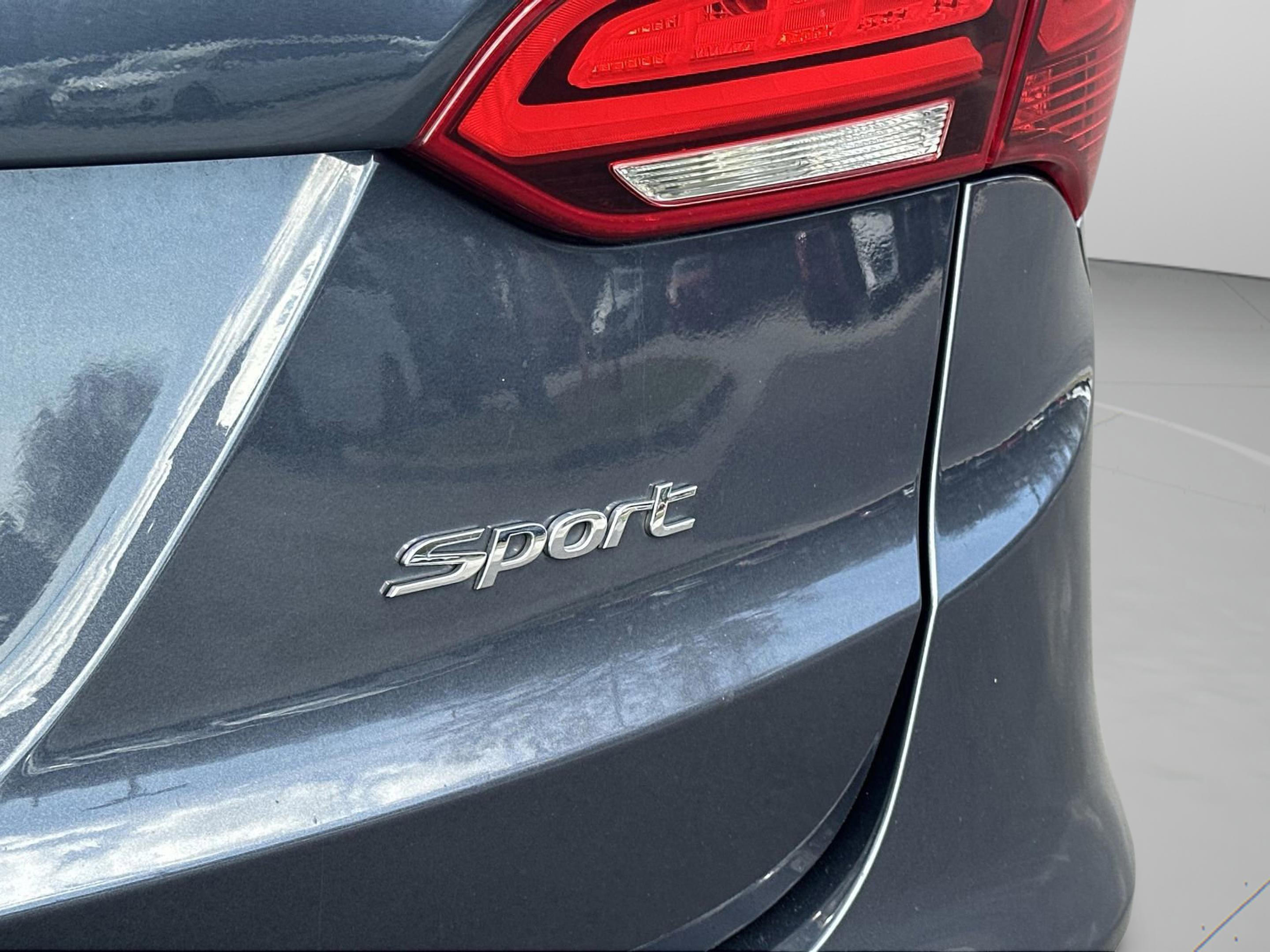 Used 2017 Hyundai Santa Fe Sport image 11