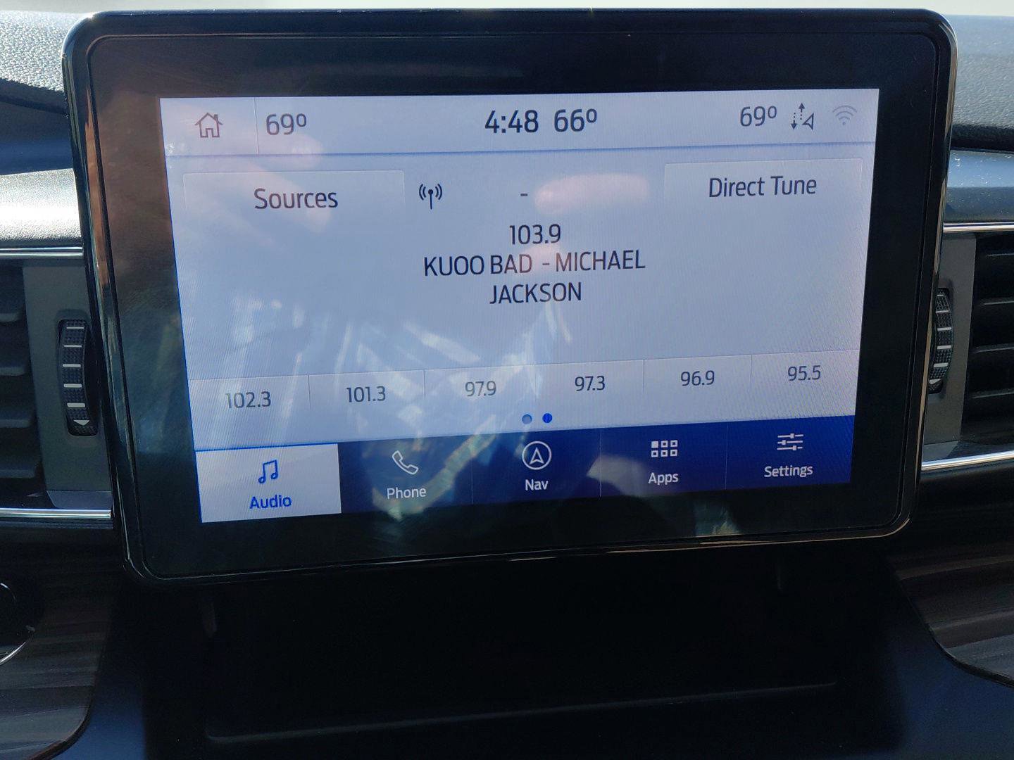 Used 2020 Ford Explorer Limited w/ Class III Trailer Tow Package AWD/4WD image 34