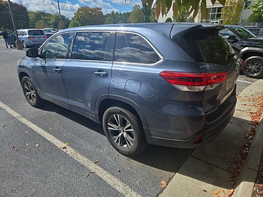 Used 2018 Toyota Highlander LE FWD image 3