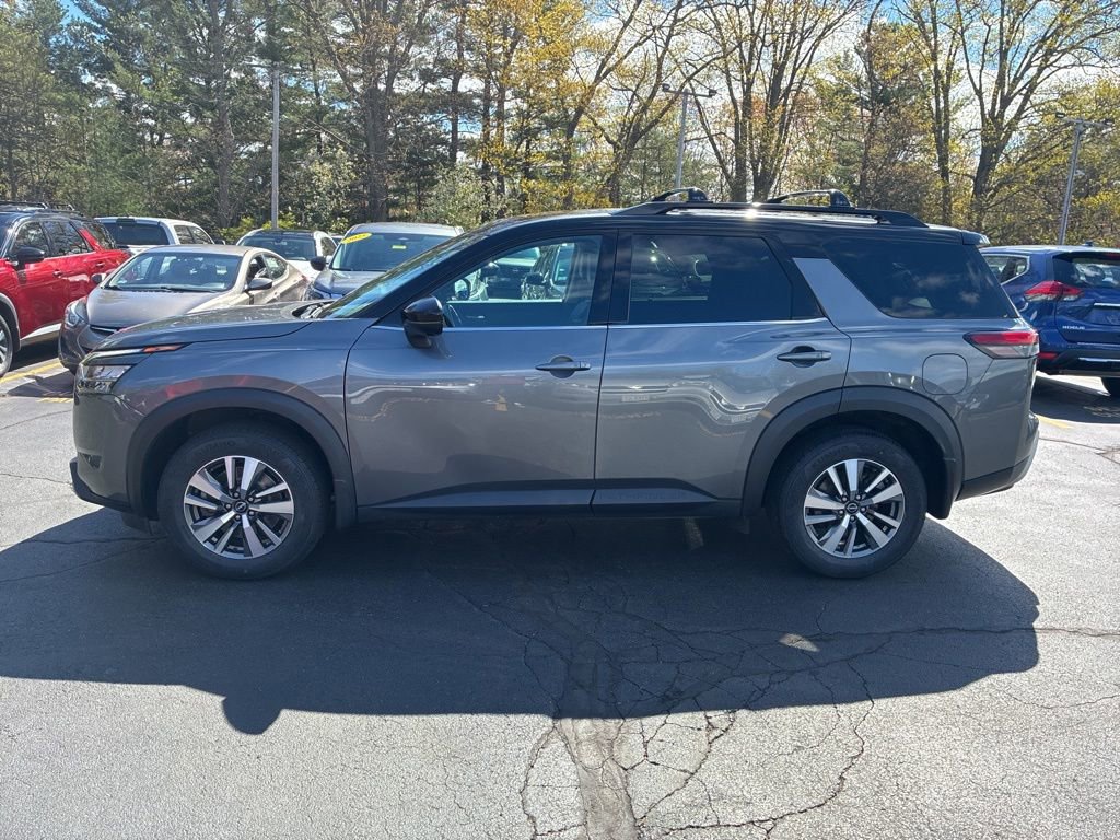 Certified 2023 Nissan Pathfinder SL w/ Black Appearance Package AWD/4WD image 4
