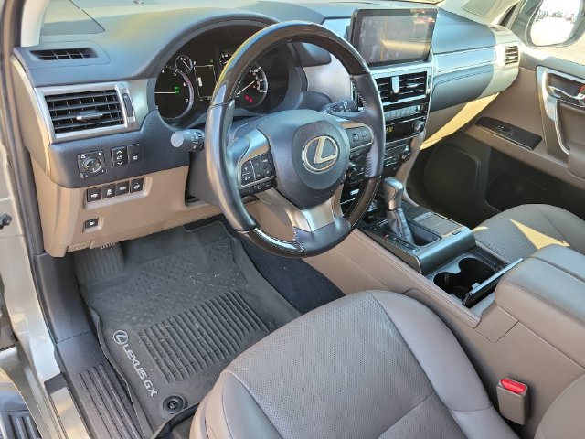 Used 2023 Lexus GX 460 Premium w/ Accessory Package AWD/4WD image 9