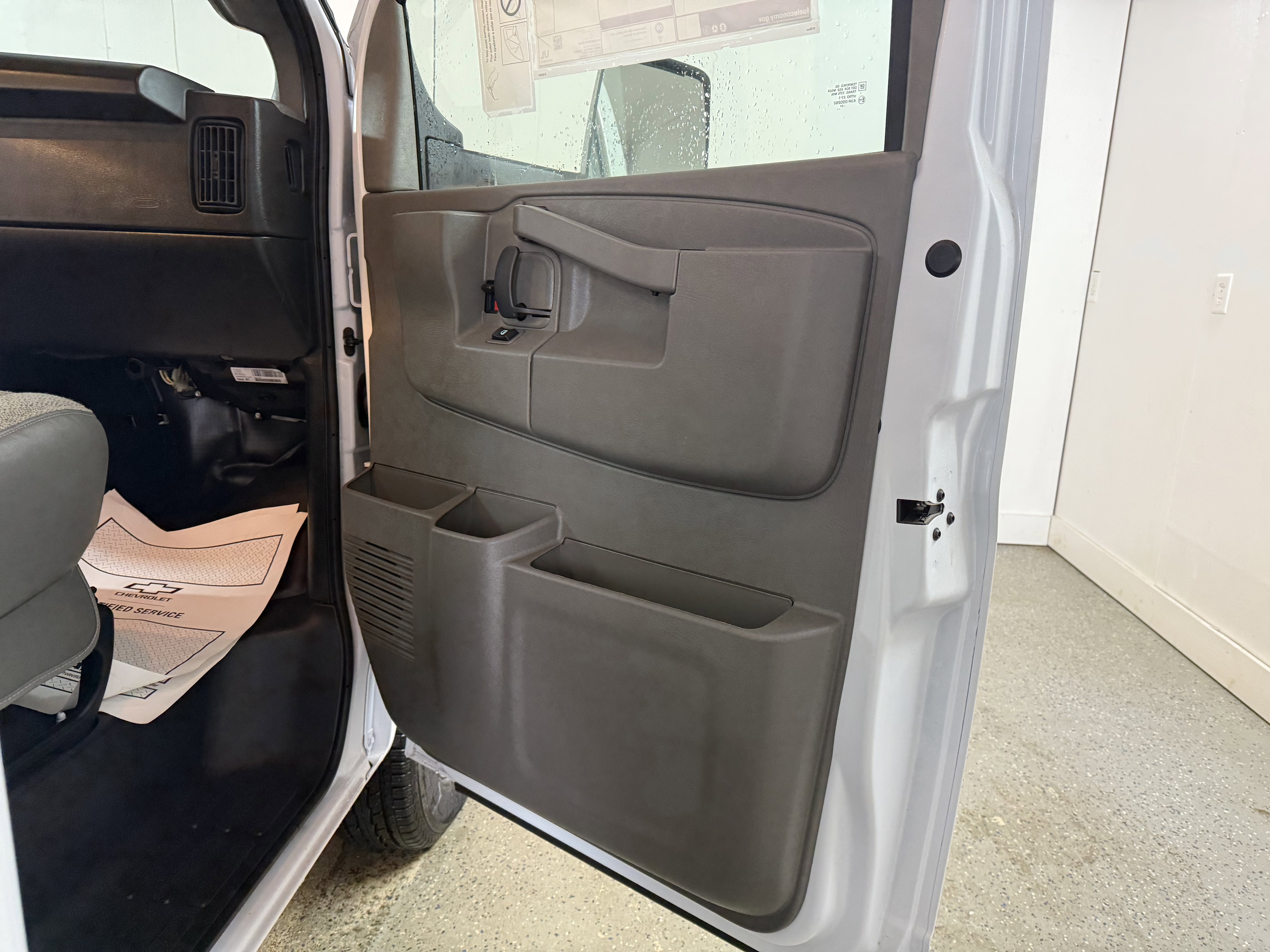 New 2024 GMC Savana 3500 w/ Power Convenience Package image 30