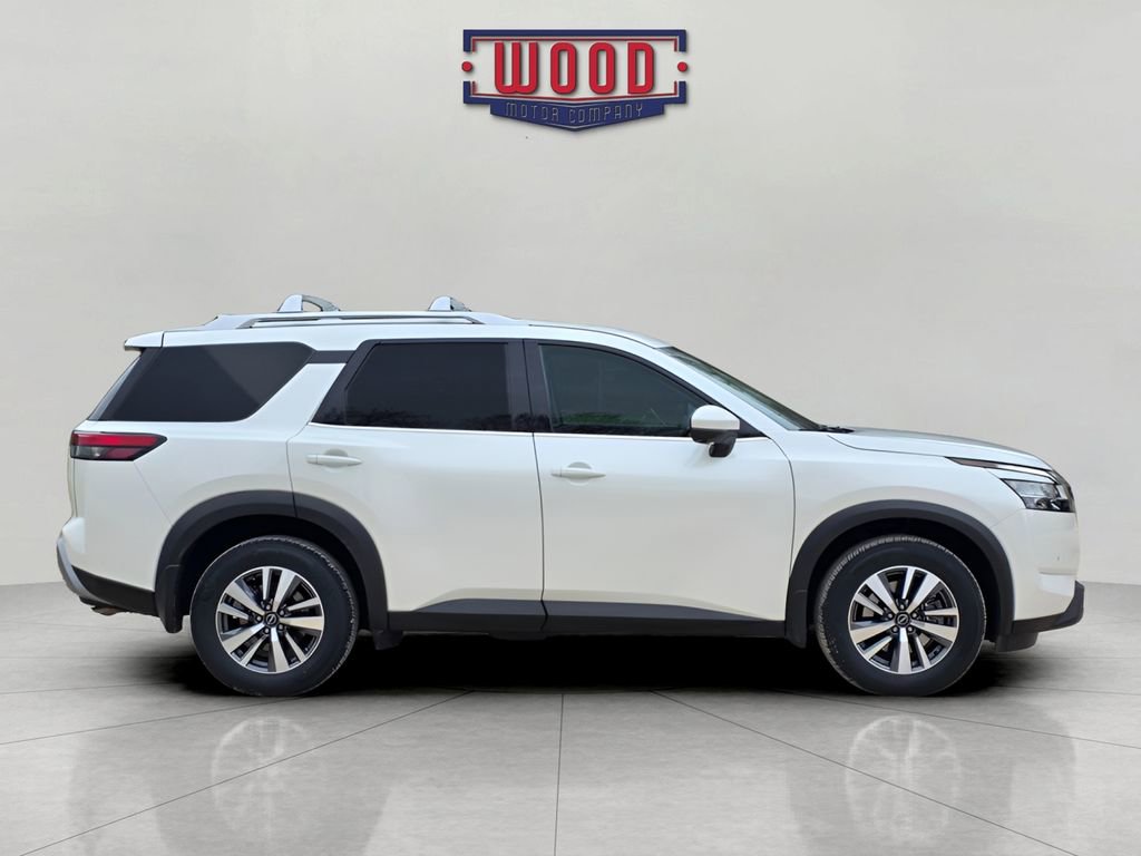 Used 2024 Nissan Pathfinder SL image 2