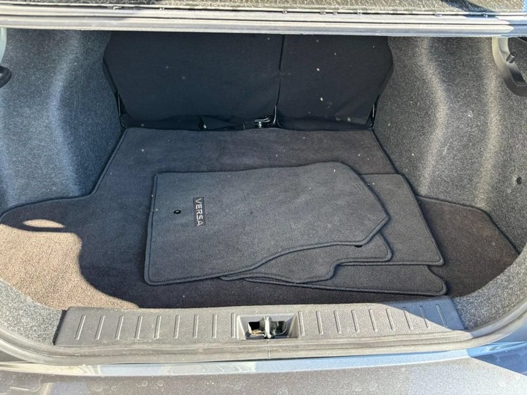 Used 2025 Nissan Versa SV FWD image 9