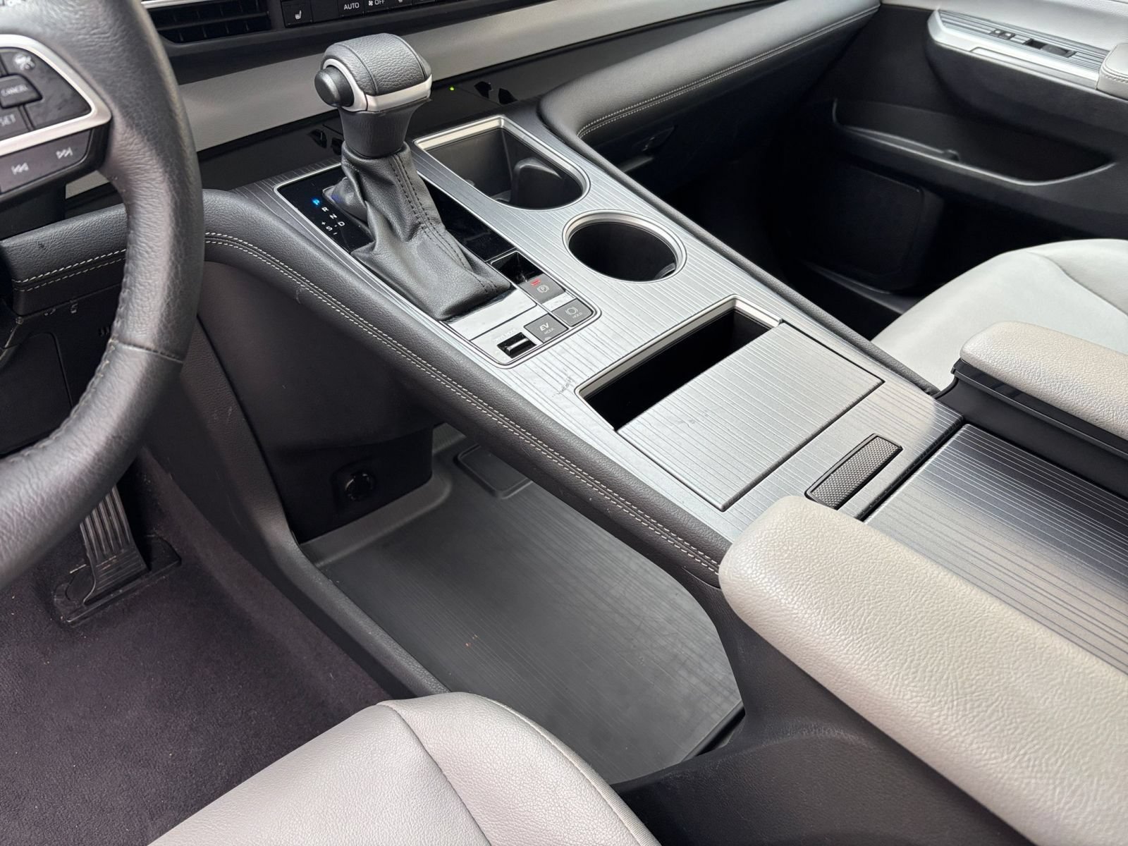 Used 2025 Toyota Sienna XLE FWD image 45