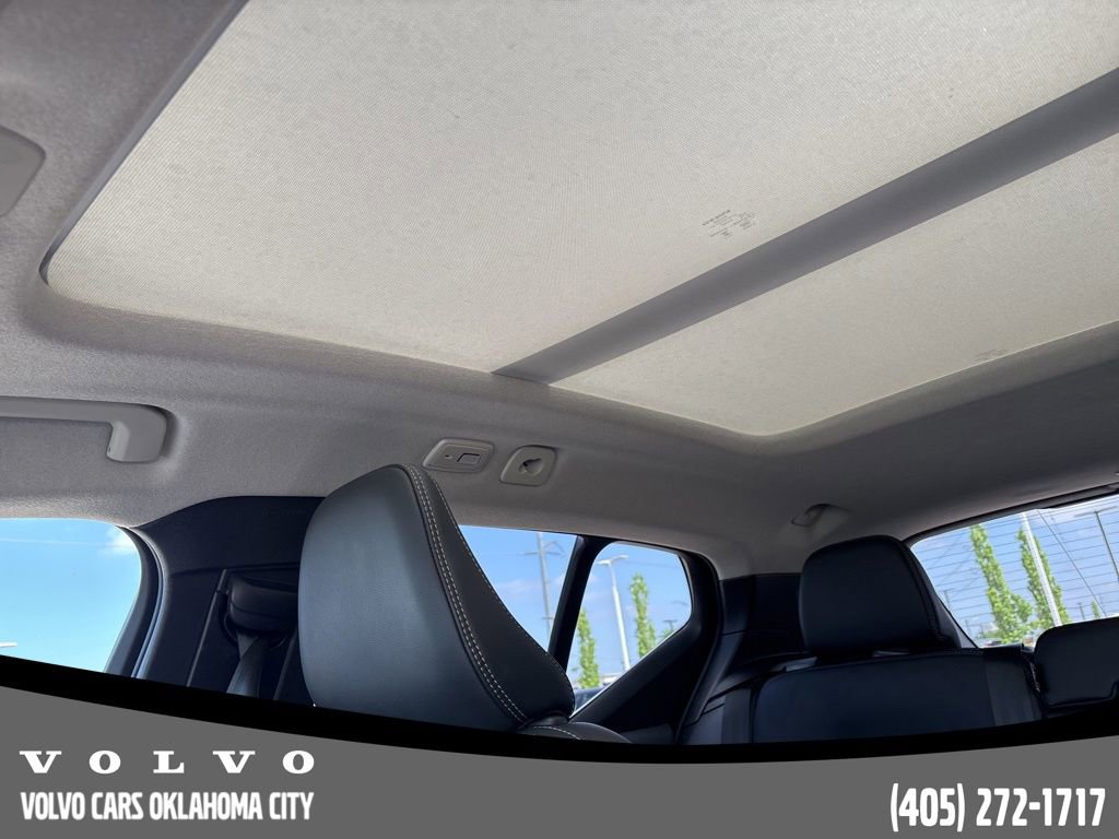 Used 2025 Volvo XC40 B5 Plus AWD/4WD image 12