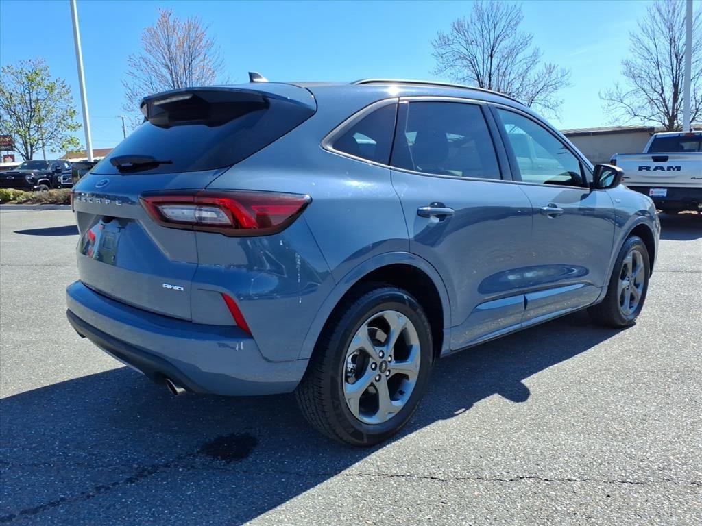 Used 2024 Ford Escape ST-Line image 4