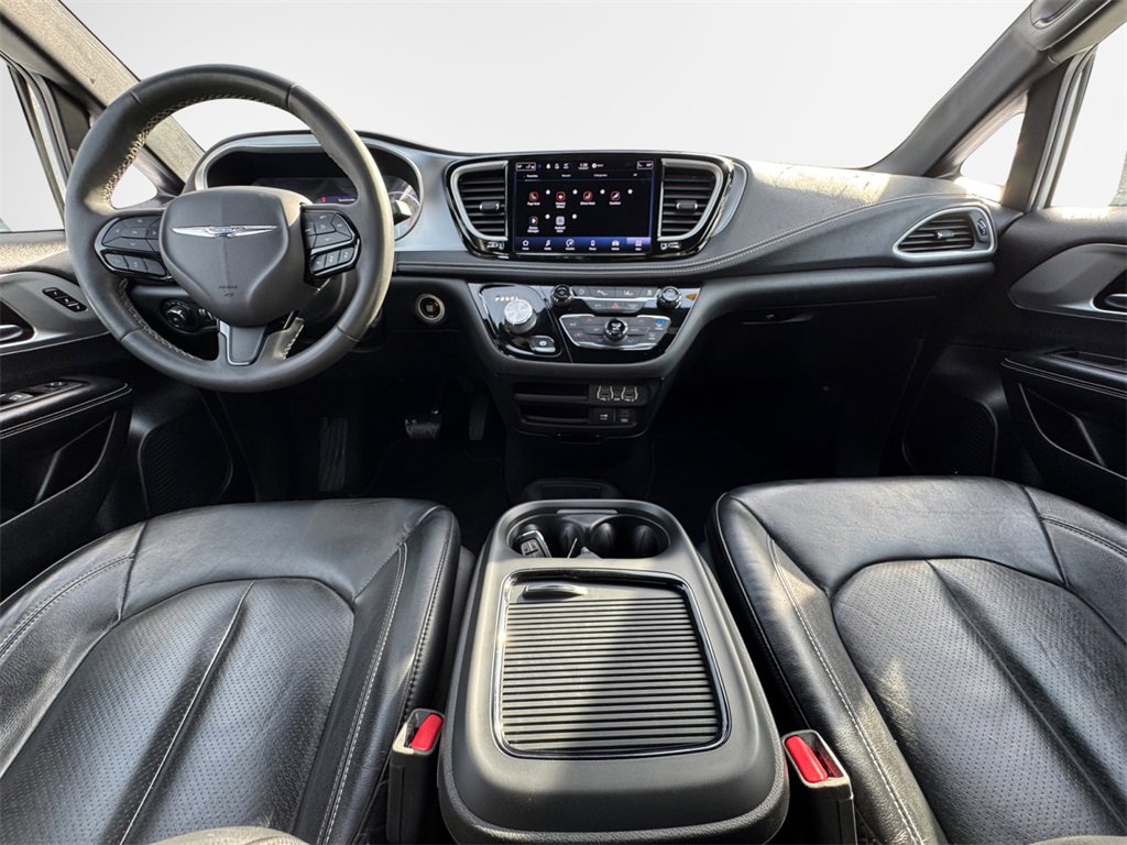 Certified 2022 Chrysler Pacifica Touring-L w/ S Appearance Package image 28