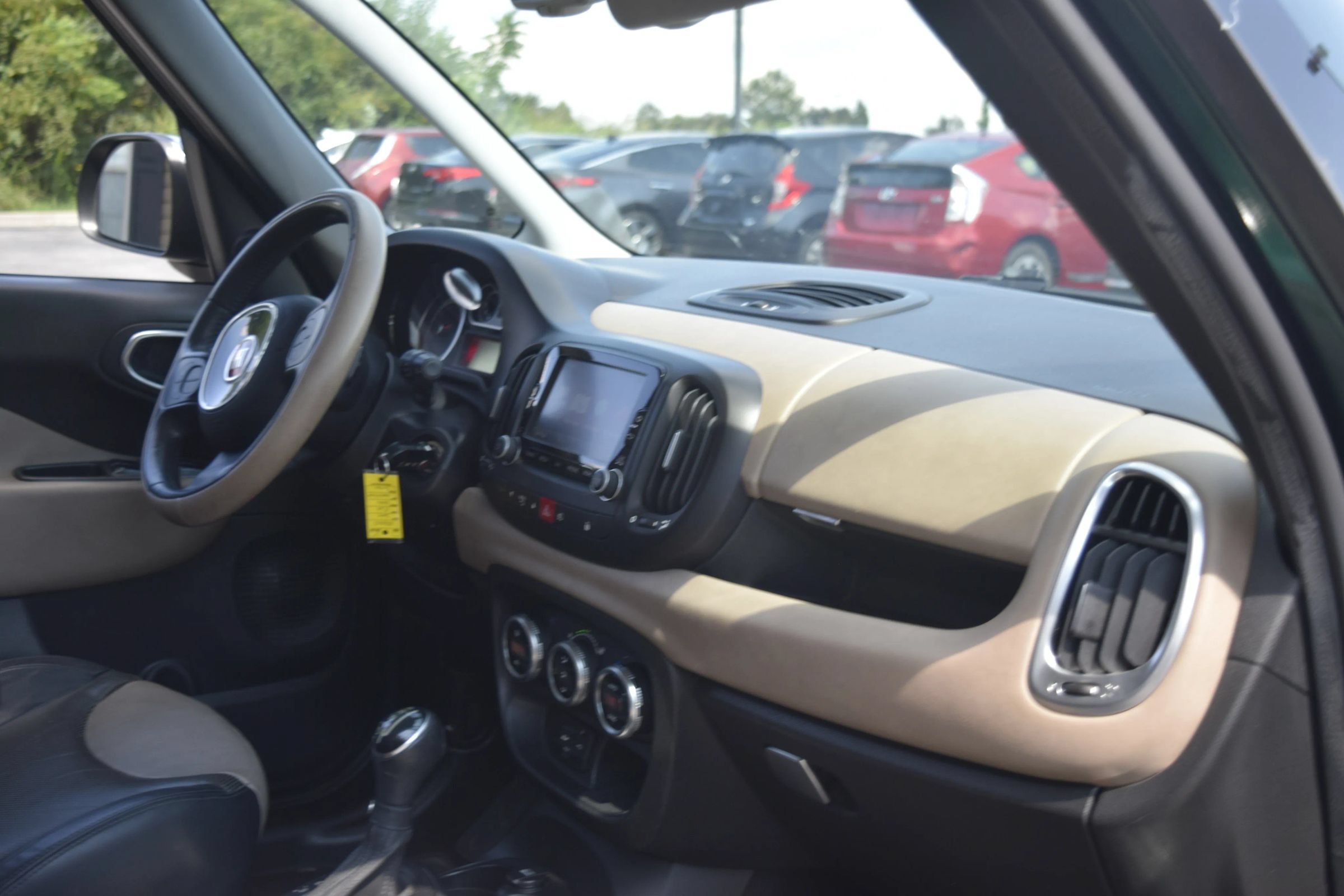 Used 2014 FIAT 500L Lounge FWD image 10